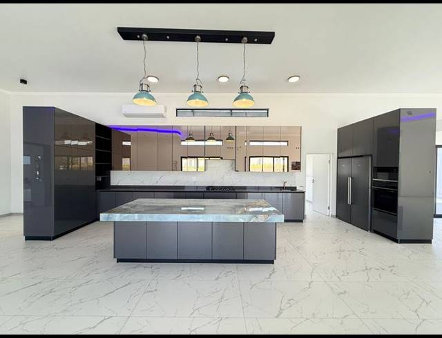 5 BEDROOM HOUSE FOR SALE IN BLUE HILLS EQUESTRIAN ESTATE